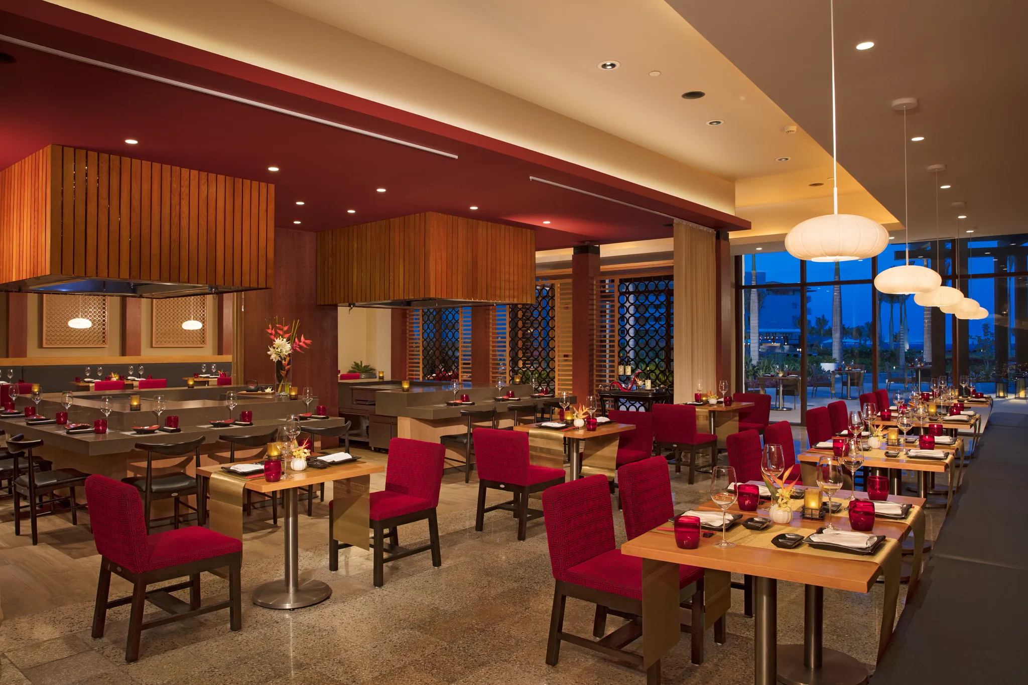 Fusion lounge and bar at Dreams Playa Mujeres Golf & Spa Resort featuring a stylish indoor setting, creative cocktails, and live evening entertainment.