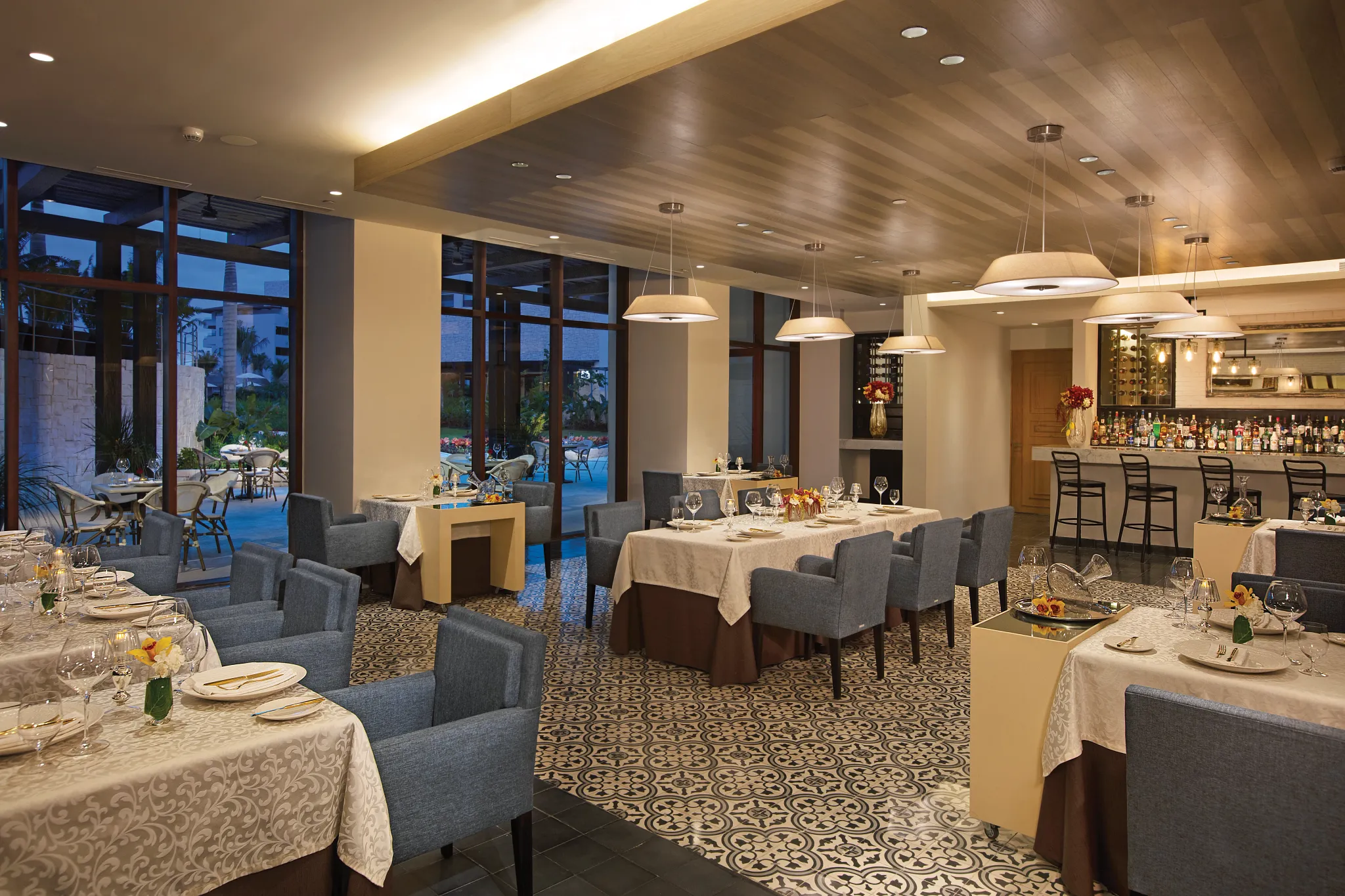 L’Etoile French restaurant at Dreams Playa Mujeres Golf & Spa Resort featuring an elegant fine dining atmosphere with gourmet cuisine and romantic ambiance.