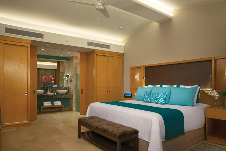 King bedroom with large bed and seating area in villa.